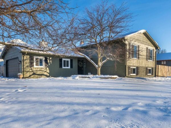 5302 16TH Avenue, Moline, IL 61265