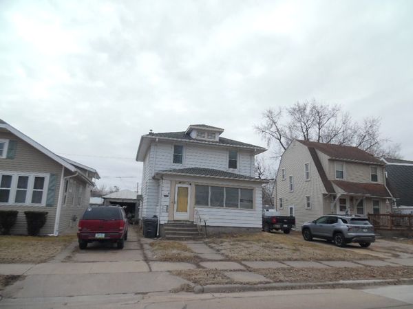 1125 8TH Avenue S, Clinton, IA 52732