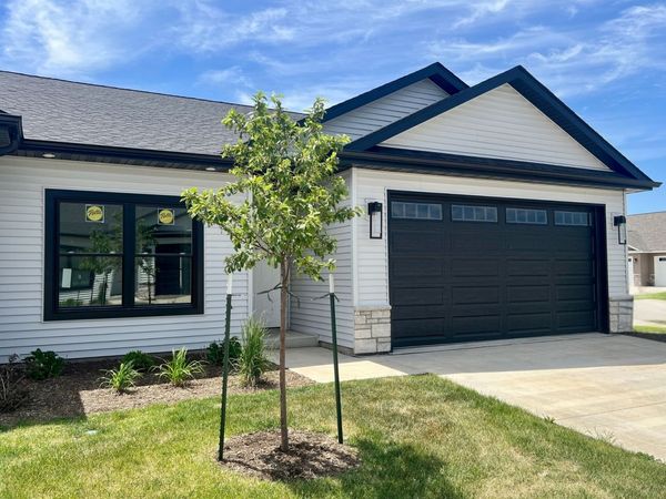 1867 REDBUD Circle, Unit 101, Eldridge, IA 52748