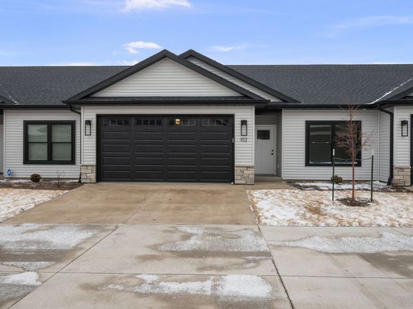 1875 Redbud Circle, Unit 102, Eldridge, IA 52748