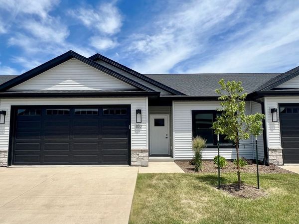 1875 Redbud Circle, Unit 102, Eldridge, IA 52748