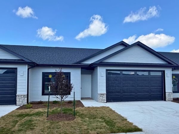 1704 REDBUD Circle, Unit 102, Eldridge, IA 52748