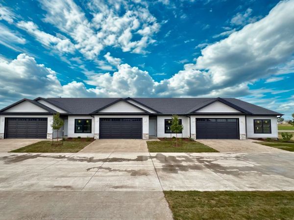 1875 Redbud Circle, Unit 103, Eldridge, IA 52748