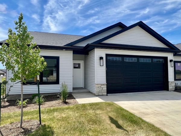 1867 REDBUD Circle, Unit 103, Eldridge, IA 52748