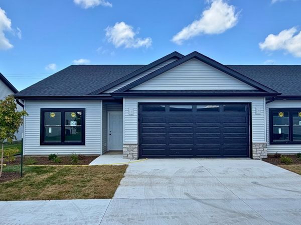 1704 REDBUD Circle, Unit 103, Eldridge, IA 52748
