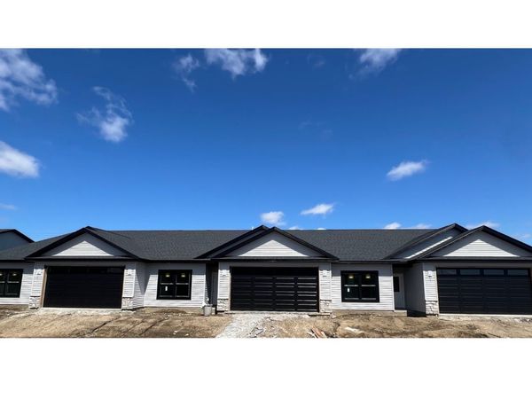 1704 REDBUD Circle, Unit 103, Eldridge, IA 52748