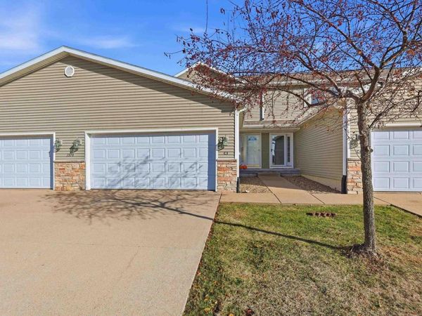 1570 Savannah Circle, Unit C3, Davenport, IA 52807