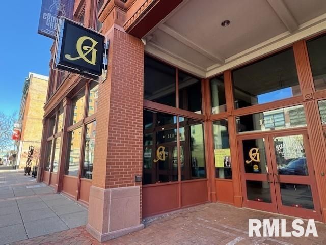 131 W 2nd Street, Unit 1B, Davenport, IA 52801 Main Photo