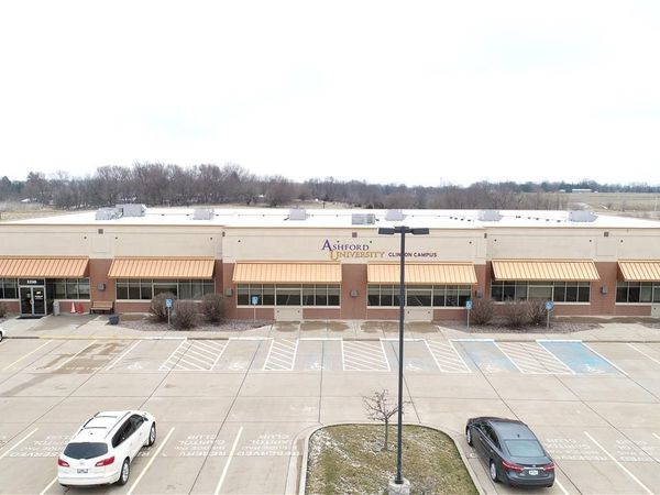 1310 19TH Avenue NW, Clinton, IA 52732