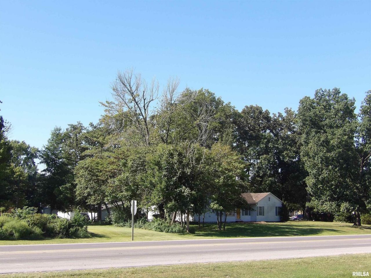 1012 W MAIN Street, Benton, IL 62812