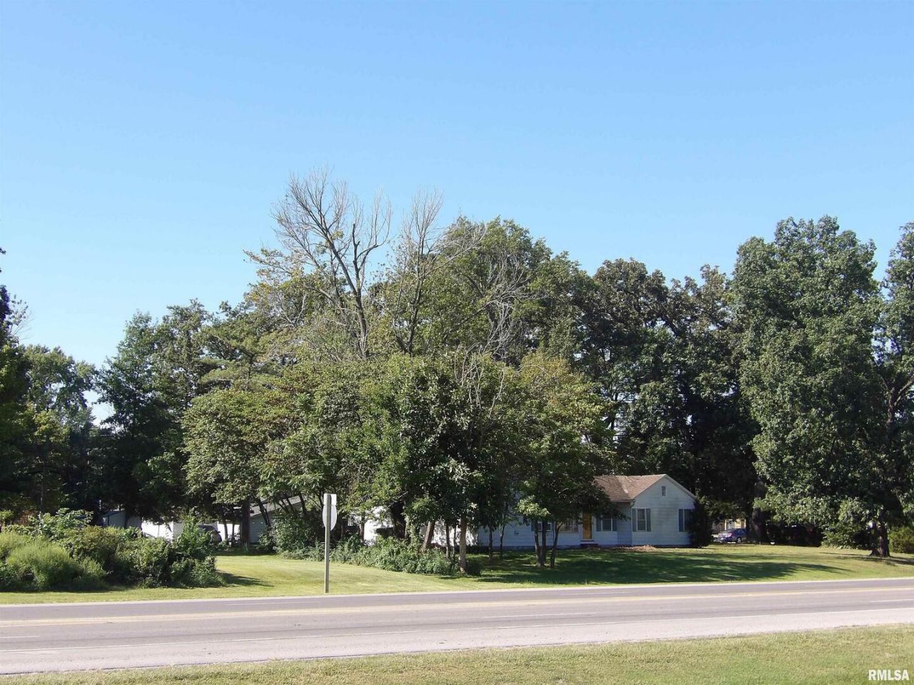 1012 W MAIN Street, Benton, IL 62812