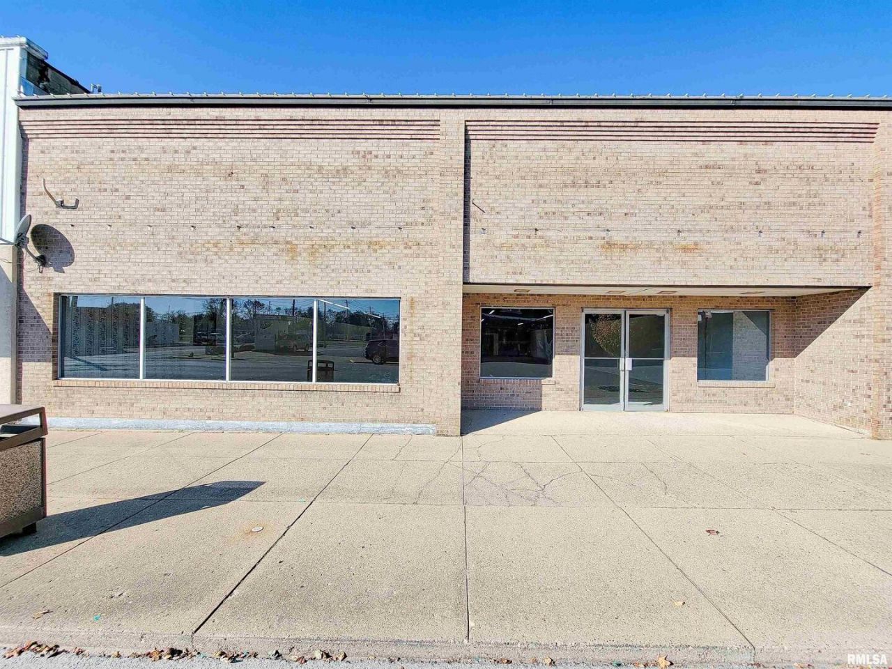 128 W NORTH Avenue, Flora, IL 62839