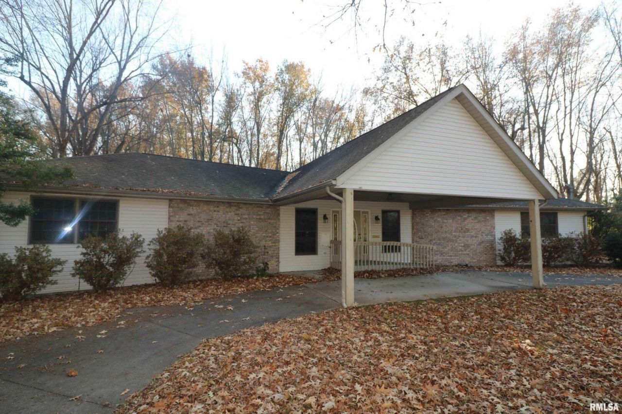 200 E Diaz Street, Herrin, IL 62948