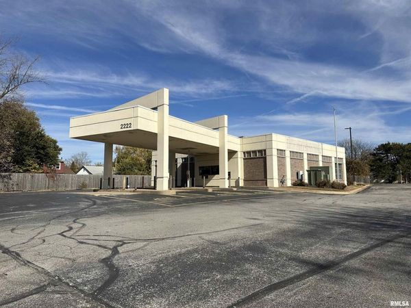 2222 41ST Street, Moline, IL 61265