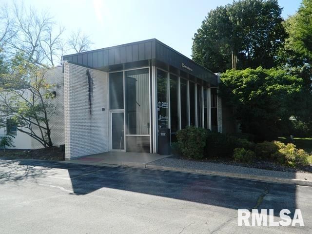 333 4th Avenue S, Clinton, IA 52732 Main Photo