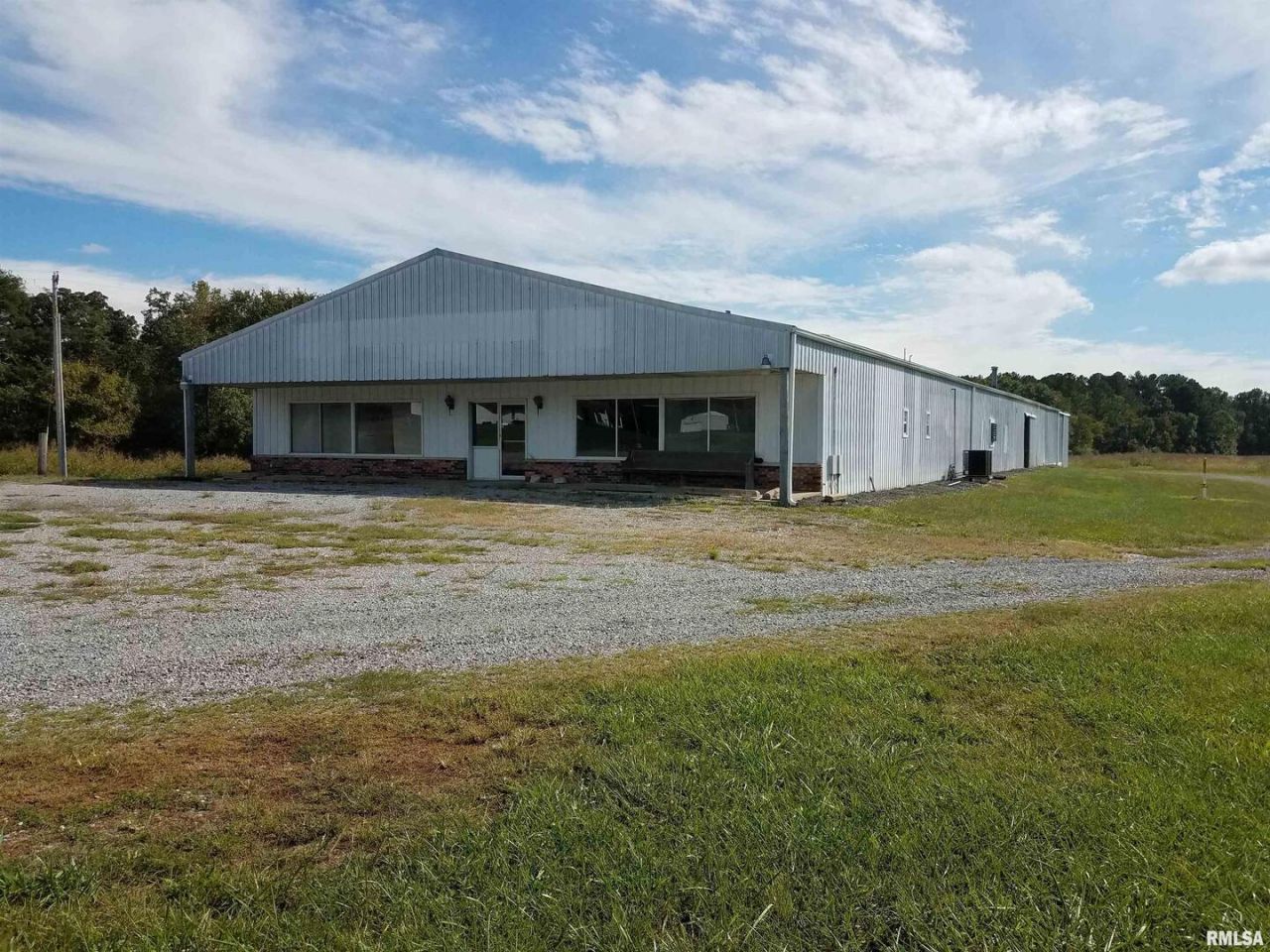 1238 W MAIN Street, Benton, IL 62812