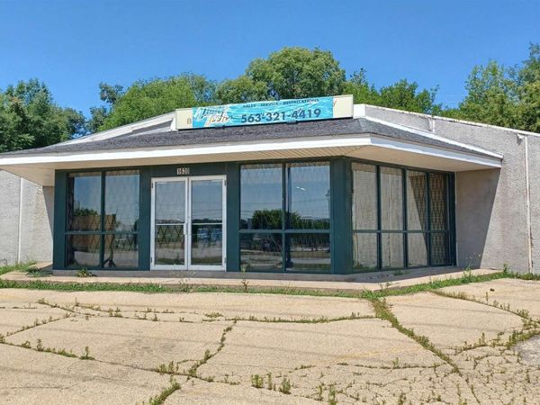 1630 Camanche Avenue, Clinton, IA 52732