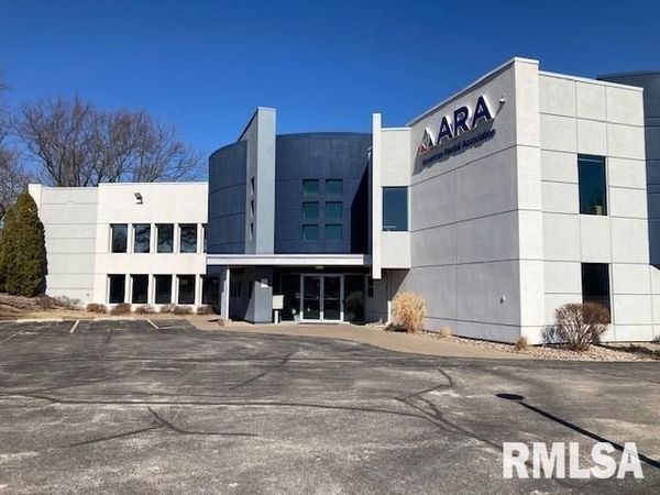 1900 19TH Street, Moline, IL 61265