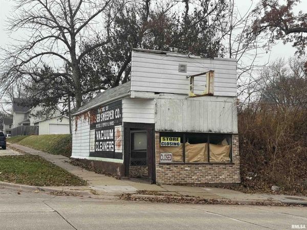 1231 15TH Street, Moline, IL 61265