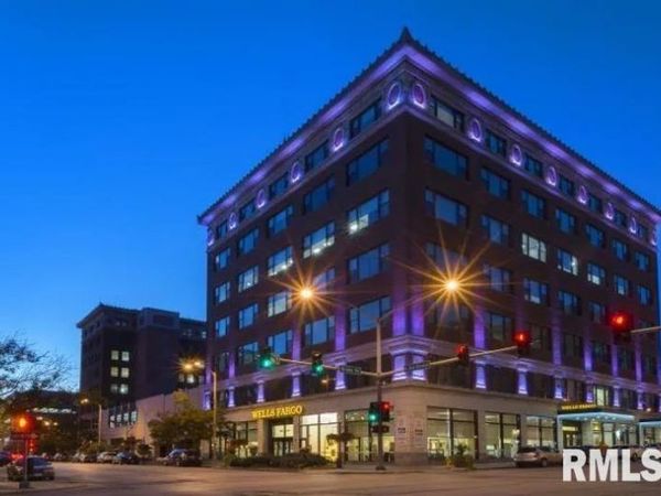 212 N BRADY Street, Davenport, IA 52801