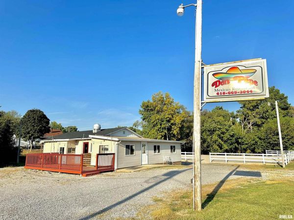 850 CHESTNUT Street, Louisville, IL 62858