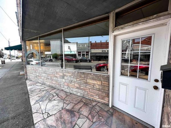 111 W NORTH Avenue, Unit 109, Flora, IL 62839