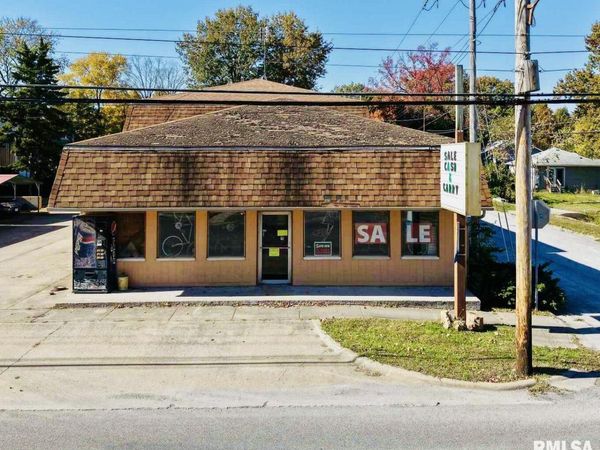 1103 N MAIN Street, Benton, IL 62812