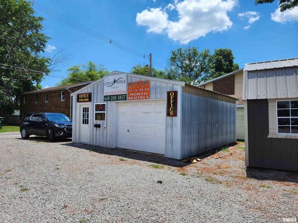 121 W MAIN Street, Du Quoin, IL 62832