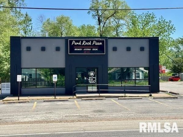 637 1ST Street, Silvis, IL 61282