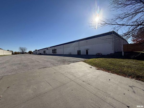 8201 W 42ND Street, Rock Island, IL 61201