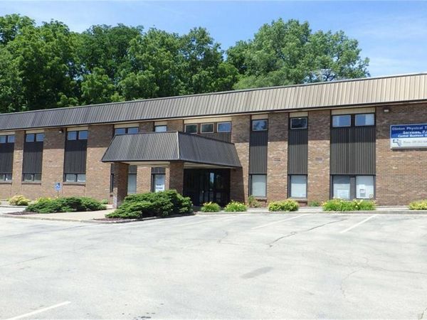 240 N BLUFF Boulevard, Clinton, IA 52732