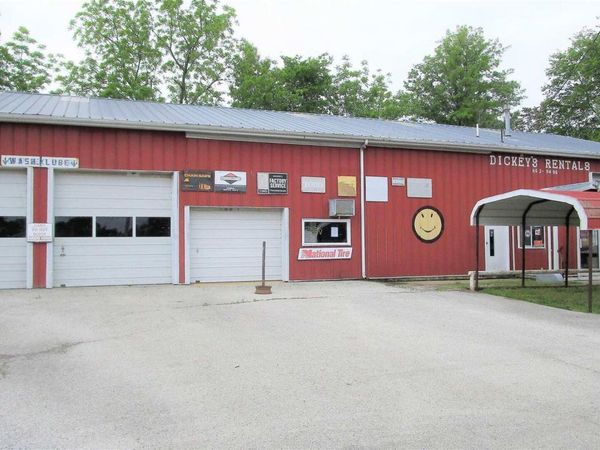 403 W NORTH Avenue, Flora, IL 62839