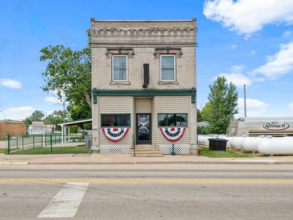 106 3RD Street, Low Moor, IA 52757