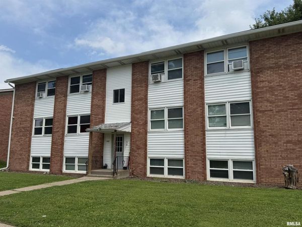 1907 16TH Street, Silvis, IL 61282