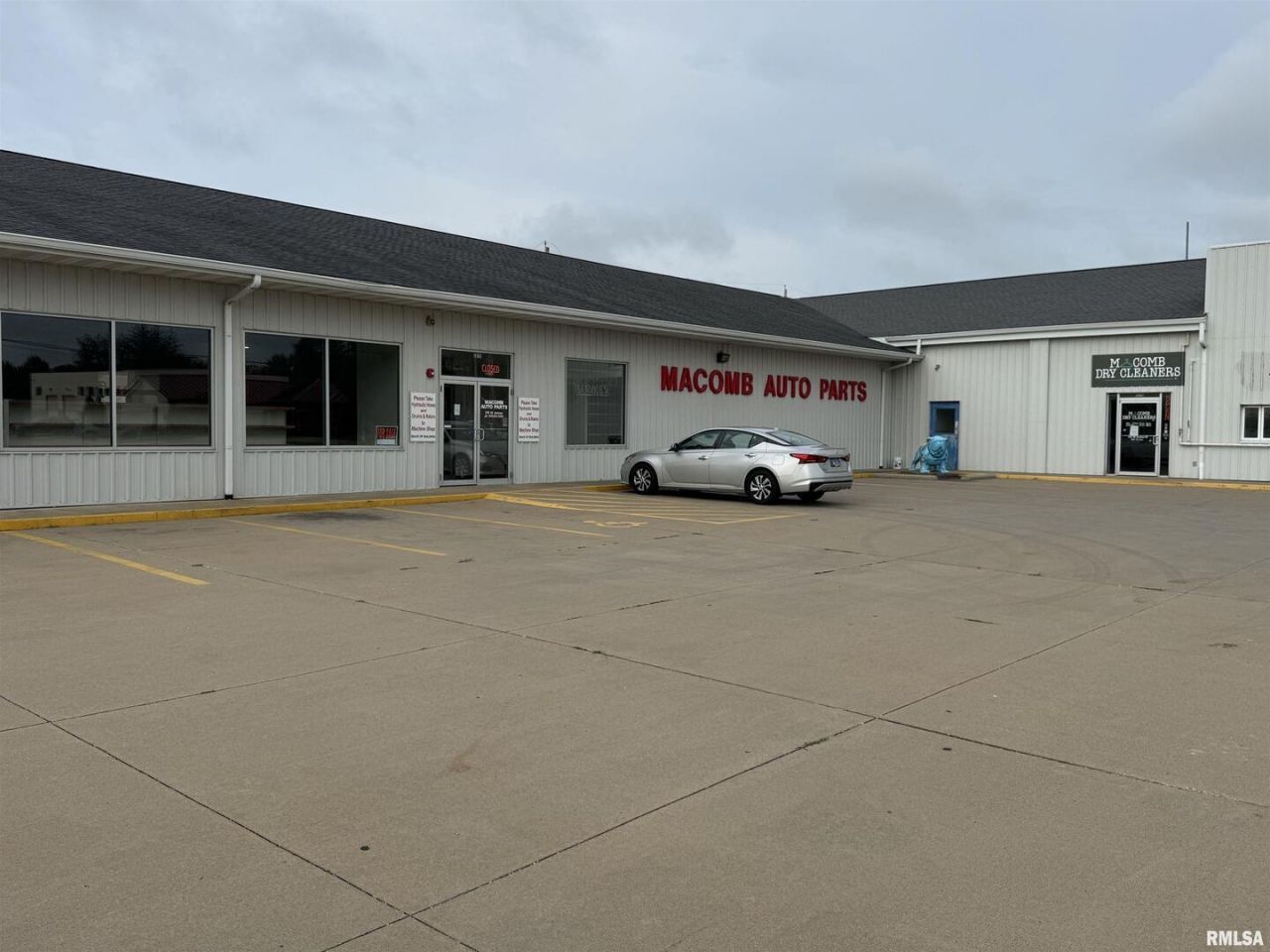 1215 W JACKSON Street, Macomb, IL 61455