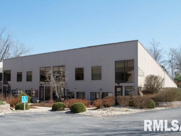 1111 E WALNUT Street, Carbondale, IL 62901