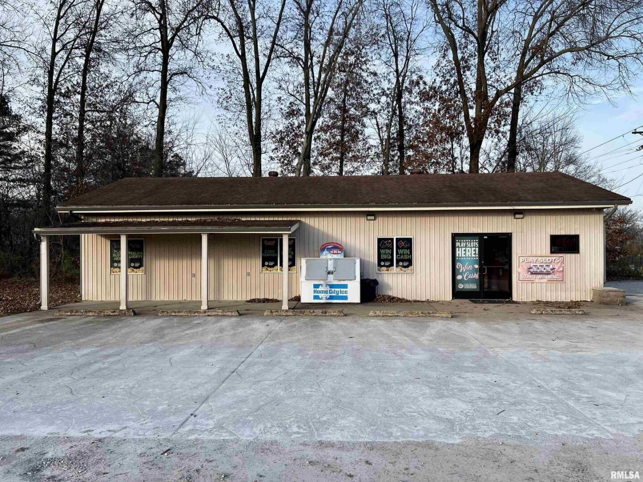 18375 Route 37 Highway, West Frankfort, IL 62896