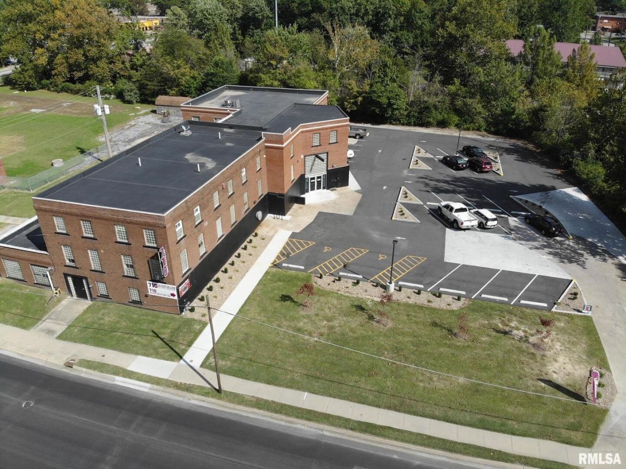 1051 S WALL Street, Carbondale, IL 62901