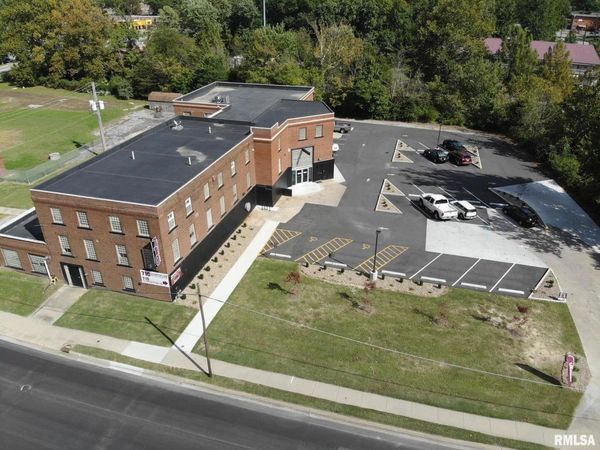 1051 S WALL Street, Carbondale, IL 62901