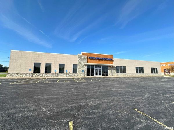 1401 KIMBERLY Road, Bettendorf, IA 52722