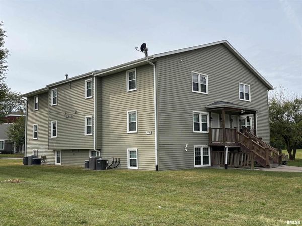 2218 Emerald Drive, Davenport, IA 52804