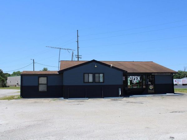 1235 W BROADWAY Street, Centralia, IL 62801
