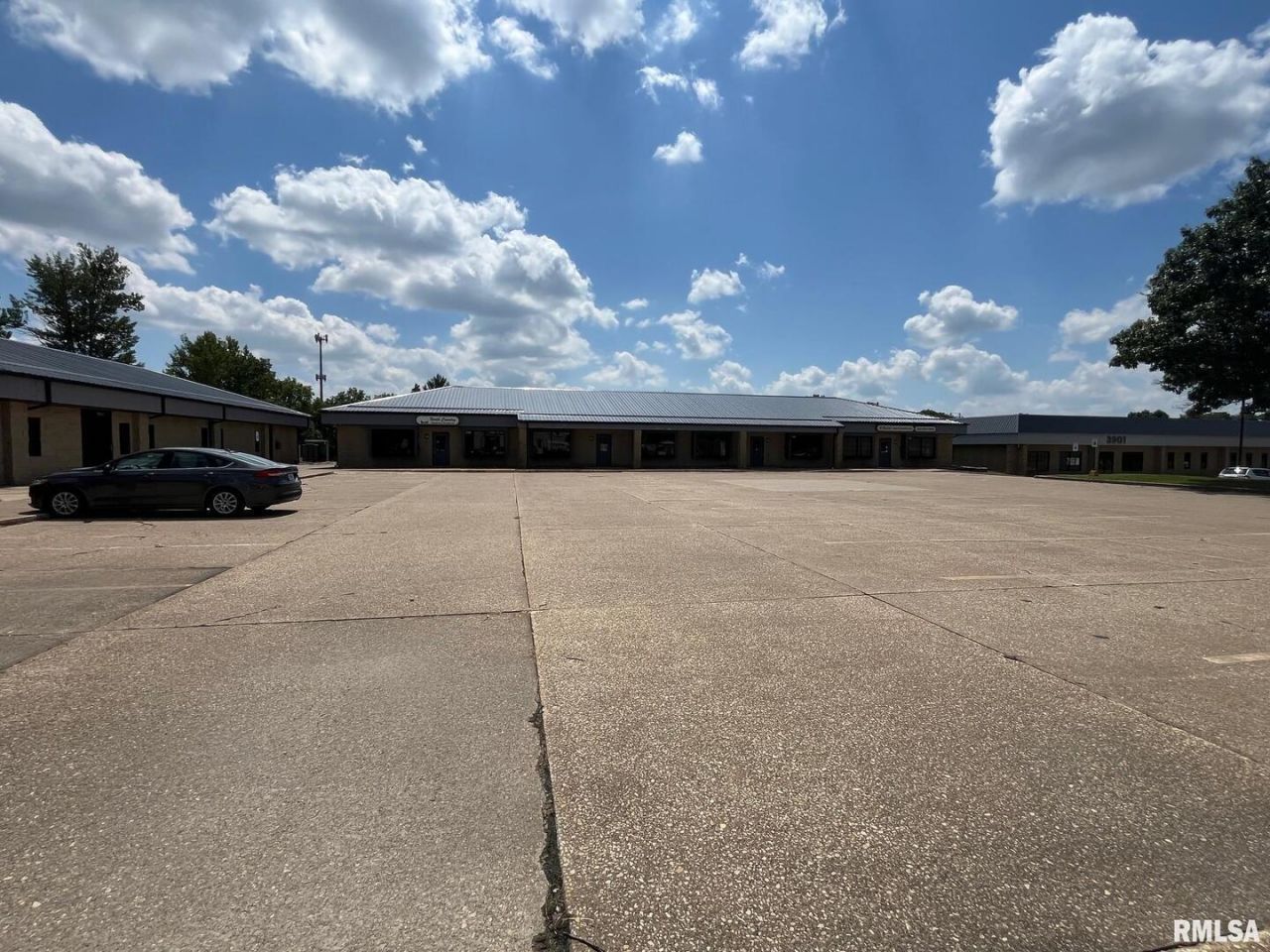 3817,3823,3911 W Locust Street, Davenport, IA 52804 Main Photo