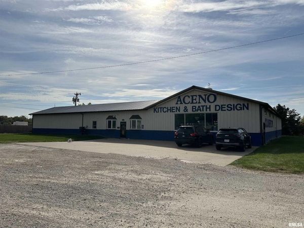 7475 STATE Street, Bettendorf, IA 52722