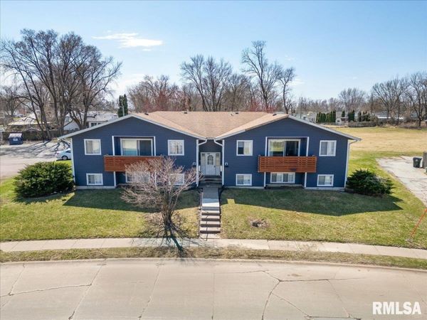 2751 W 72ND Street, Davenport, IA 52806