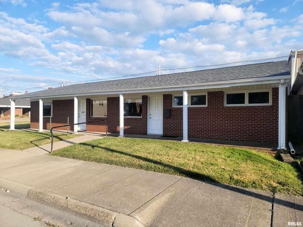 121 W 2ND Street, Unit 119, Flora, IL 62839