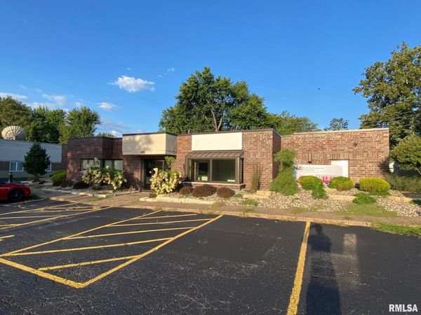 2121 1ST Street, Unit A, Moline, IL 61265