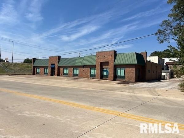 1414 MISSISSIPPI Boulevard, Bettendorf, IA 52722