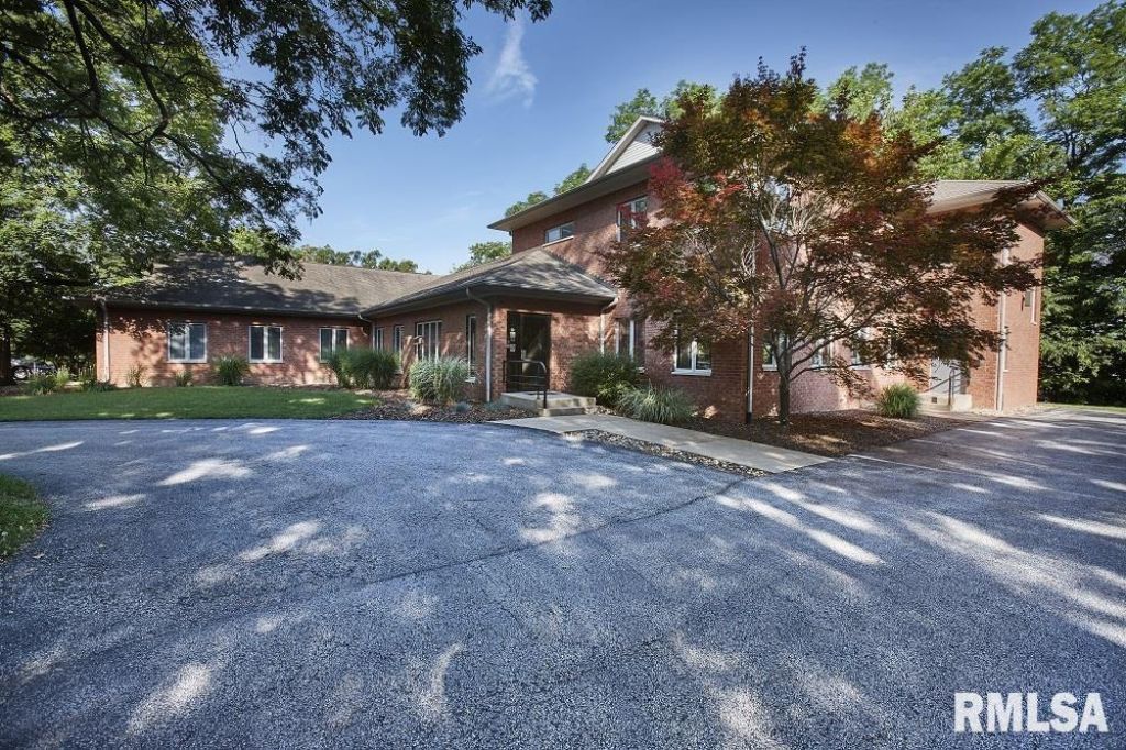 824 17TH Street, Moline, IL 61265