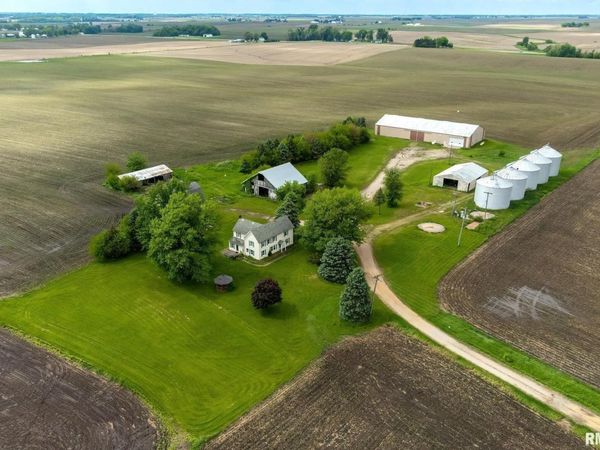 7936 UTICA RIDGE Road, Davenport, IA 52807